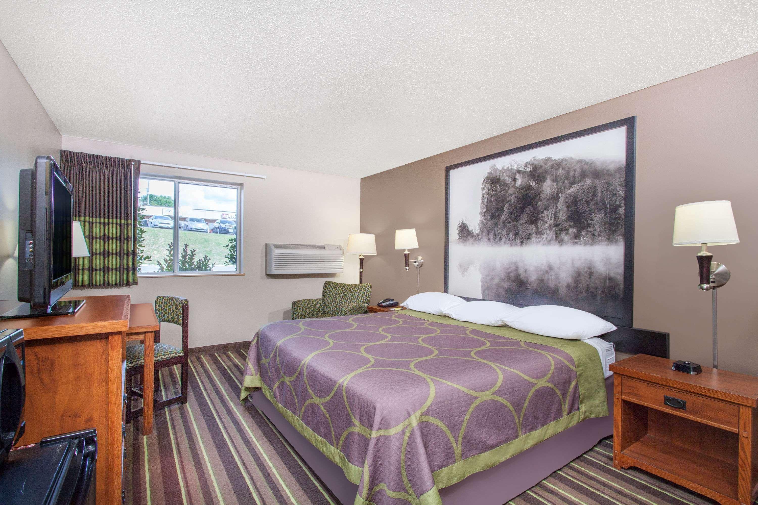Super 8 By Wyndham Richlands/Claypool Hill Area Hotel Pounding Mill Bagian luar foto