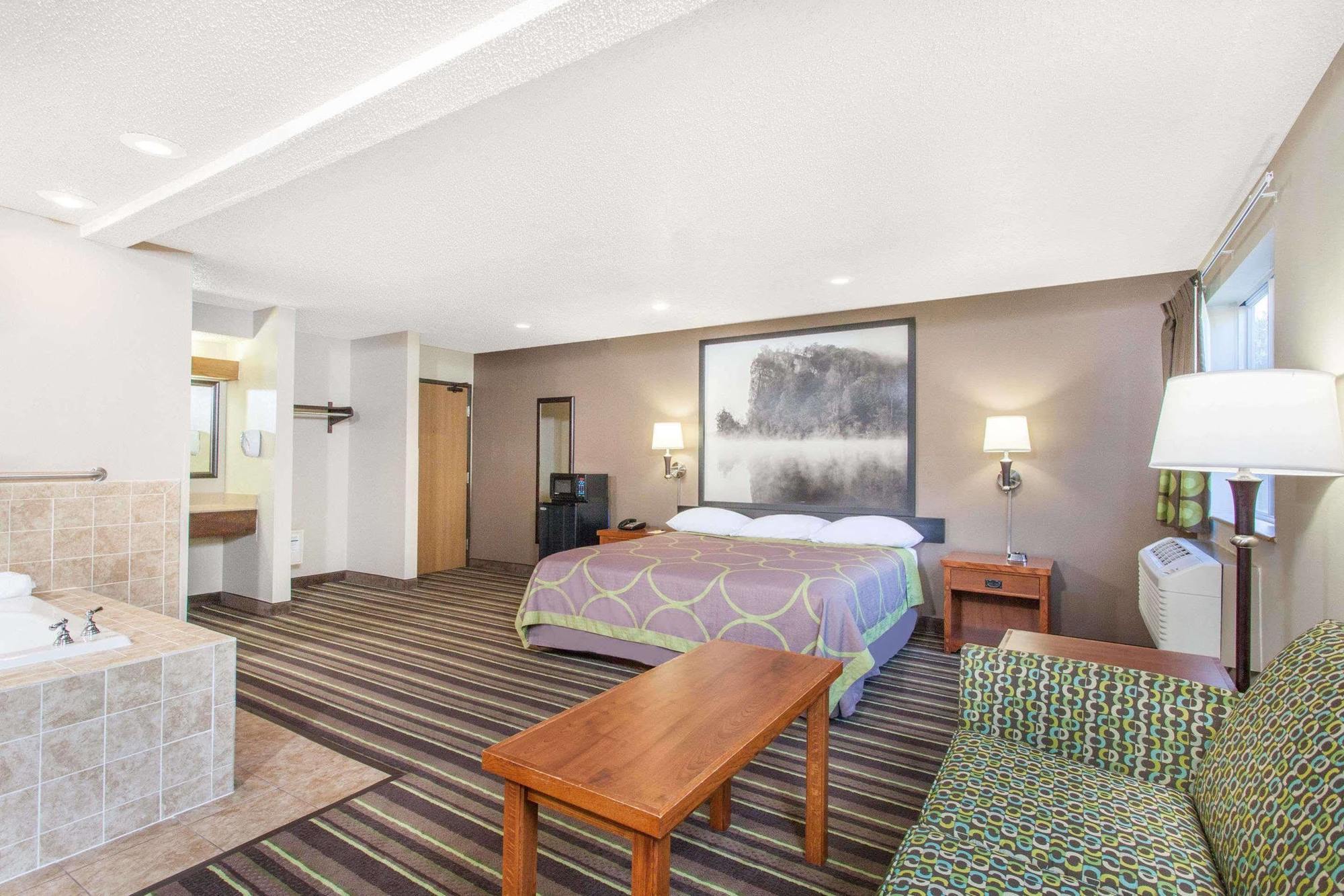 Super 8 By Wyndham Richlands/Claypool Hill Area Hotel Pounding Mill Bagian luar foto